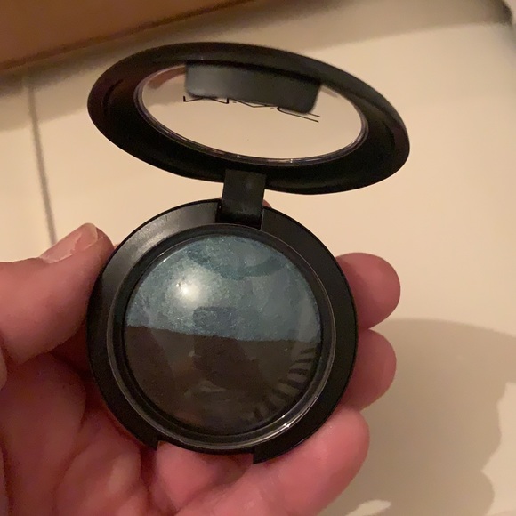 MAC eyeshadow “Heaven and Earth” (new and unused) - Picture 3 of 5